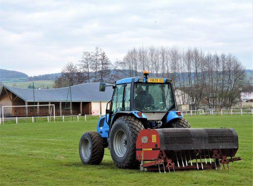 La pelouse du stade du Chambon rénovée