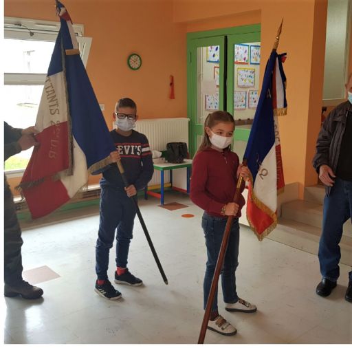 L'école participe à l'action "Une école, Un drapeau".