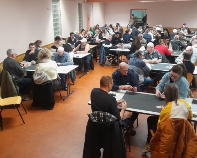 48 doublettes au concours de belote