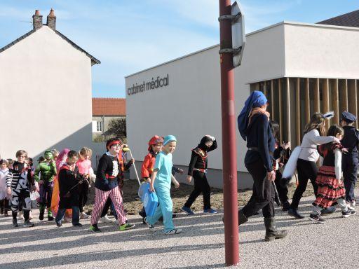 Les enfants de l'école ont fêté carnaval
