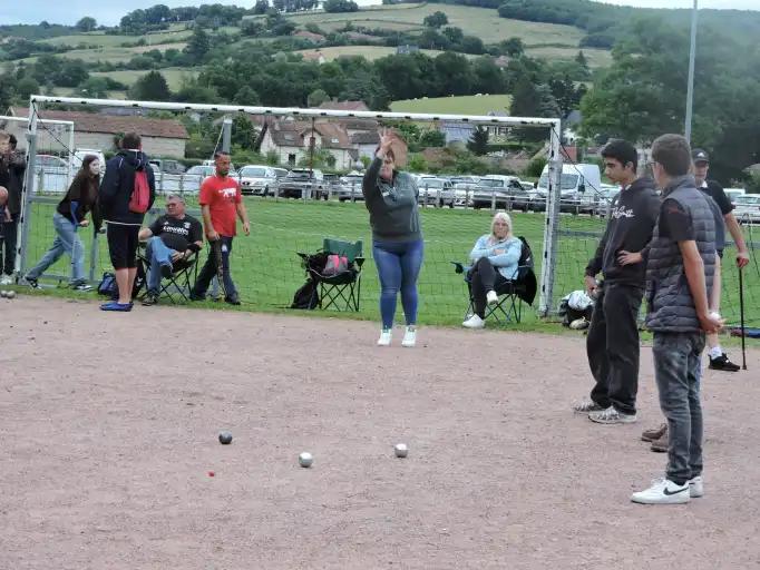 80 doublettes au concours de pétanque du FC Marmagne