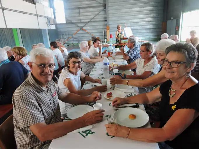 L'association le trait d'union lance ses activités par un pique-nique