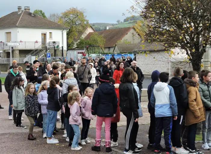 Près de 150 personnes dont 30 enfants ont participé à la cérémonie du 11 novembre