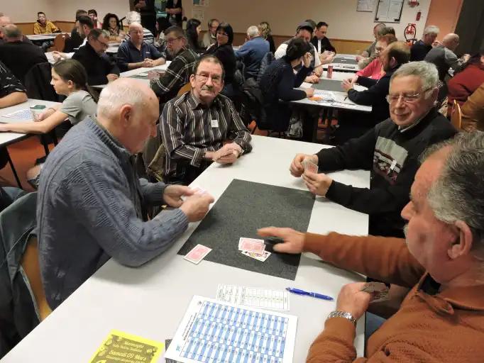 Gros succès populaire pour le concours de belote de Marmagne en fête