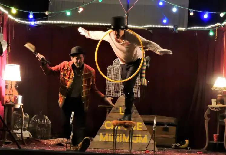 Les enfants de l'école  ont assisté au spectacle de Noël