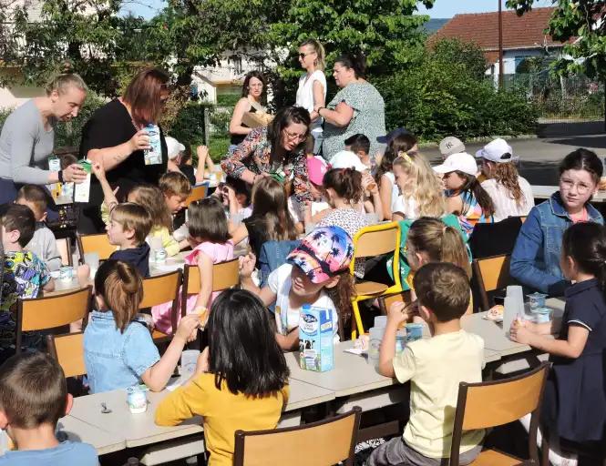 Petit déjeuner en commun pour le dernier jour d'école