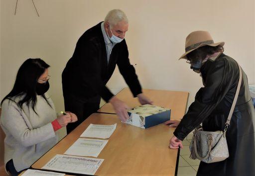 Distribution des colis de Noël pour les aînés