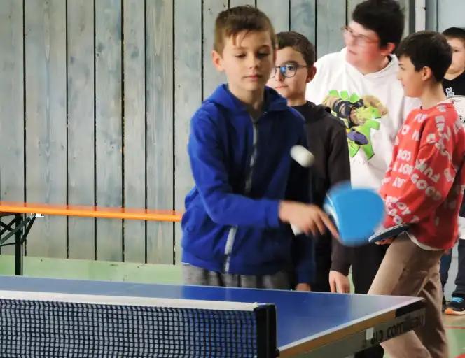 Plusieurs activités sportives pour les enfants de l'école