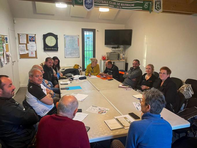 Pr&eacute;paration de la f&ecirc;te du village  🎉