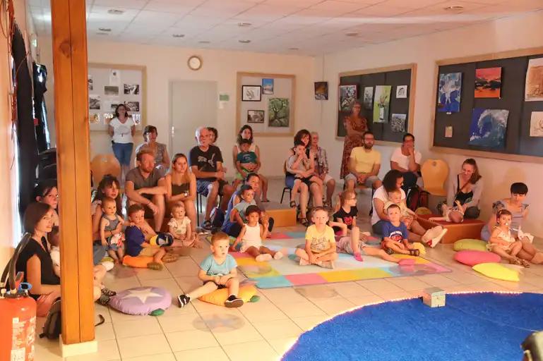 Une quinzaine d'enfants participent au spectacle « Flic, Flac n’Flok » organisé par la bibliothèque