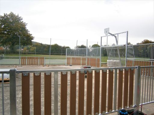 Le terrain multisports en pleine construction