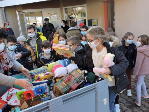 L'&eacute;cole a particip&eacute; &agrave; la collecte de jouets pour une d&eacute;marche &eacute;cologique et de solidarit&eacute;